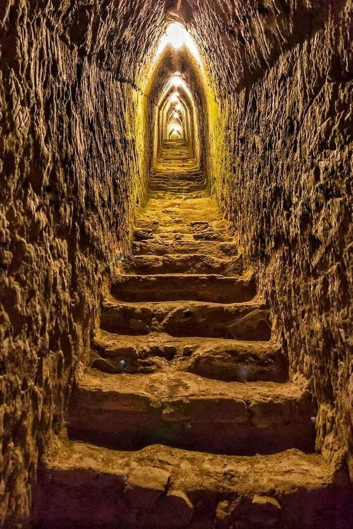 Antiguo túnel bajo la Gran Pirámide de Cholula