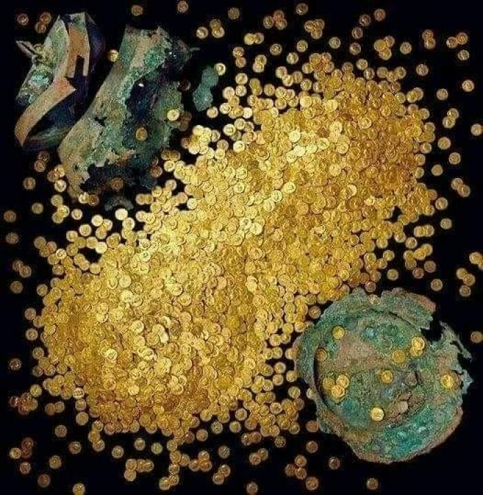 The Trier Gold Hoard Is A Hoard Of 2516 Gold Coins With A Weight Of 18.5 Kg, Found In Trier, Germany, In September 1993 During Construction Works, Nearly 1800 Years After It Was Hidden