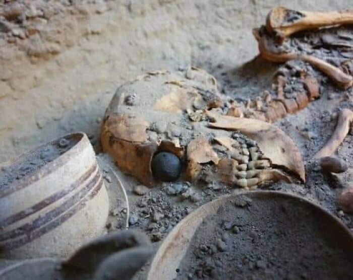 La prótesis ocular más antigua del mundo, datada entre el 2900 y el 2800 a.C. De "La ciudad quemada" (Shahr-E Sokht), Irán