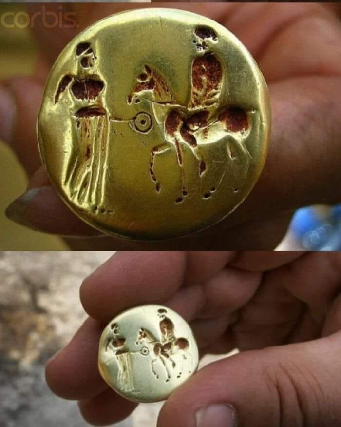 A Golden Ring Dating From The 4th Century Bce, Found In A Thracian King's Tomb Near Zlatinitsa - Malomirovo In Yambol Region, Bulgaria