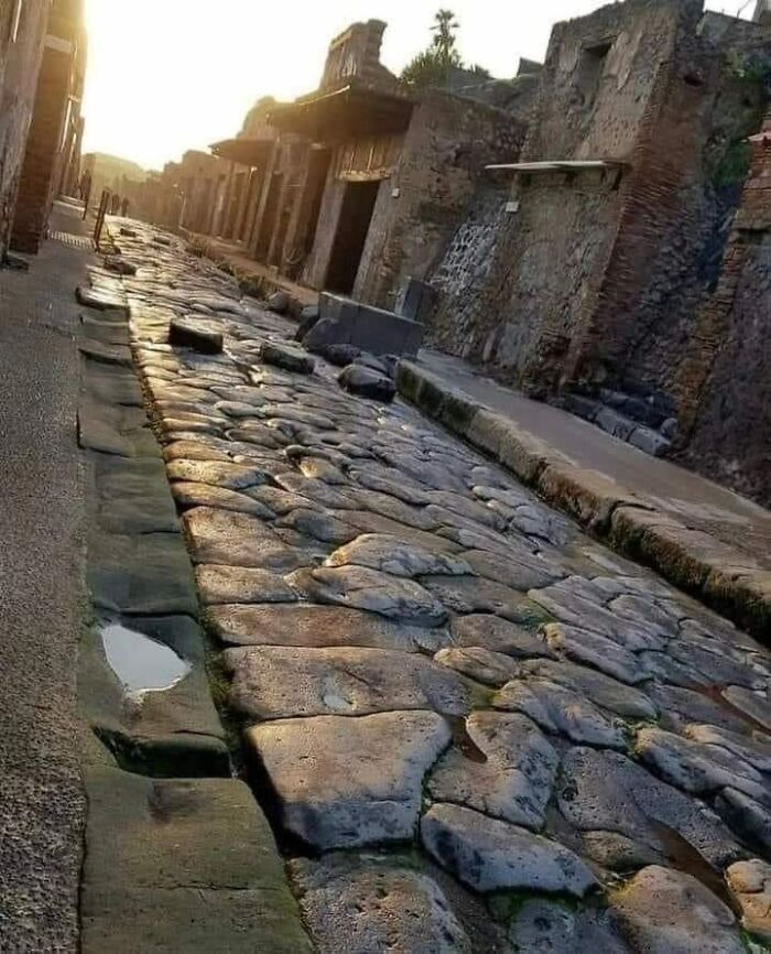 A 2000 Year Old Street From Pompeii