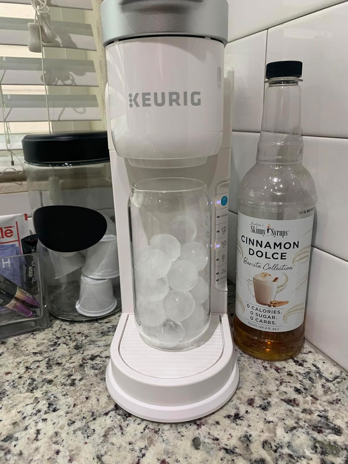 Keurig K-Iced Single Serve Coffee Maker: With features like auto temperature adjustment for perfect iced coffee and quick, fresh brews, you'll enjoy barista-style drinks at home and save energy too!