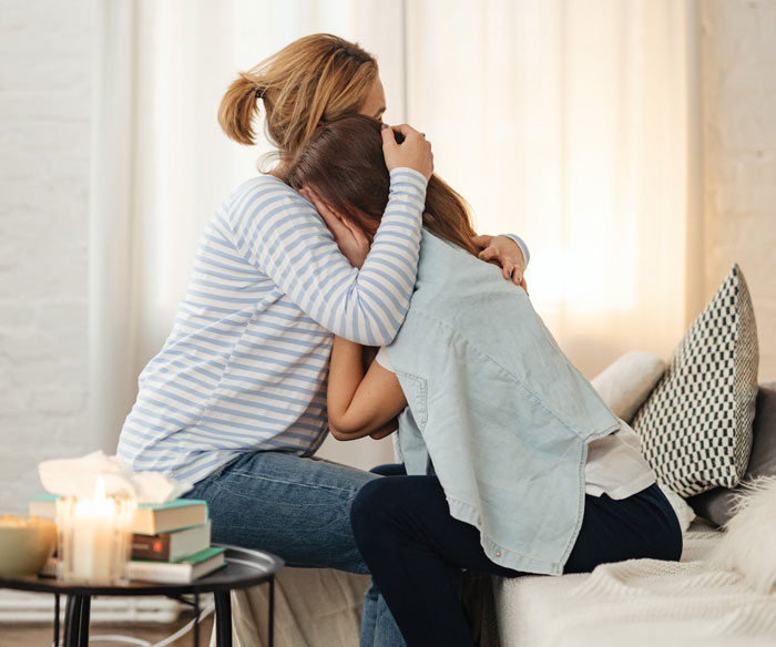 “She Was Ugly Crying”: Woman Wants To Get Her $4,500 Wedding Gift Back After Friend’s Breakup “She Was Ugly Crying”: Woman Wants To Get Her $4,500 Wedding Gift Back After Friend’s Breakup