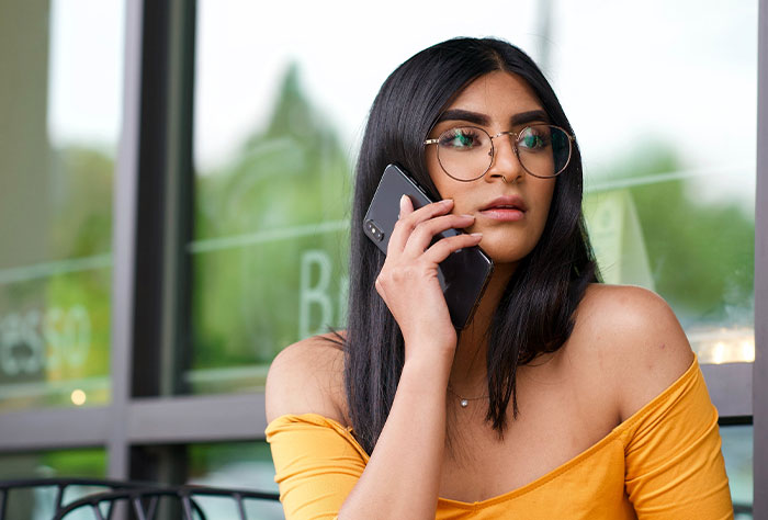 Daughter Is Done With Father Hanging Up The Phone, Lets His Electricity Be Cut Off As Revenge Daughter Is Done With Father Hanging Up The Phone, Lets His Electricity Be Cut Off As Revenge