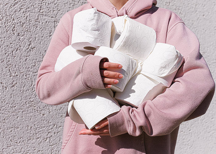 Family Of 4 Goes Through 3 Toilet Paper Rolls Per Day, Mom "Loses The Plot" Family Of 4 Goes Through 3 Toilet Paper Rolls Per Day, Mom "Loses The Plot"