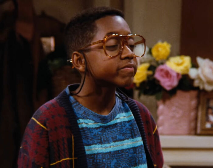 Urkel looking from Family Matters