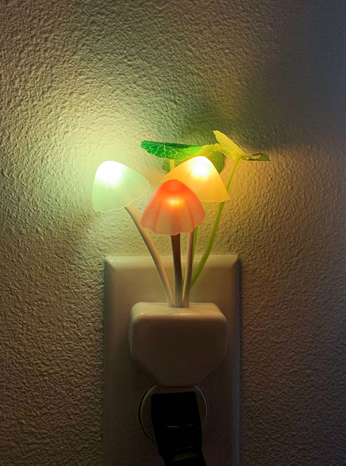 Sensor LED Night Light: that will bring whimsical nature into your home, with adorable glowing mushrooms and adjustable leaves and flower - a perfect gift for both children and adults who appreciate A touch of magic in their decor.