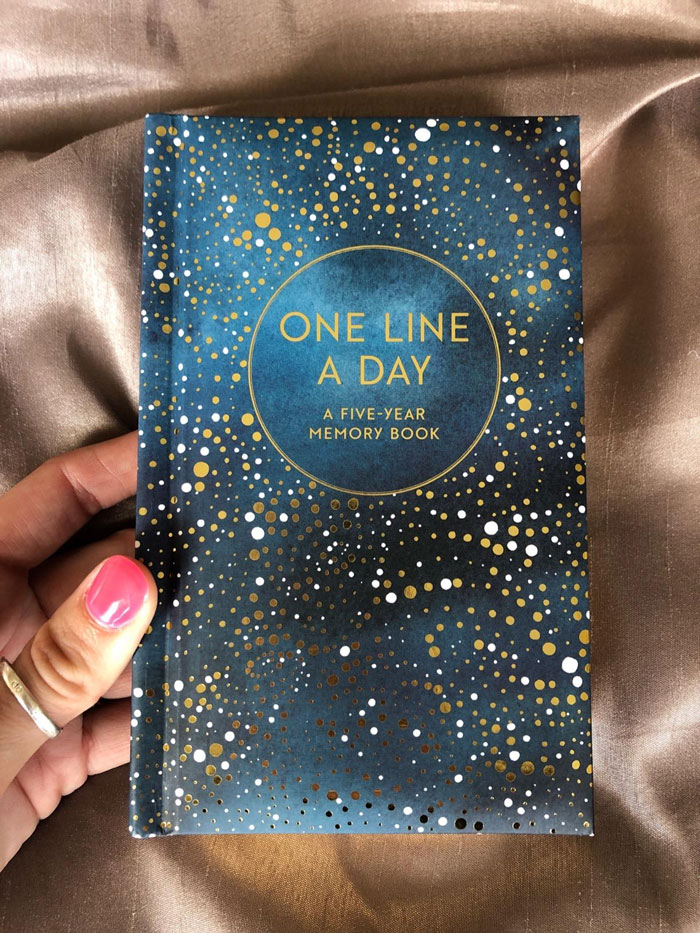 Celestial One Line A Day Diary: Guaranteed to be a treasured keepsake, perfect for anyone embarking on a new chapter — because who doesn't want a shimmering, stylish record of their daily journey?