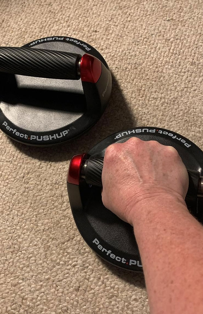 Anti-Slip Rotating Handles: That'll give your fitness-obsessed friend the ultimate pushup experience - trust me, they'll thank you while flexing their abs and biceps!