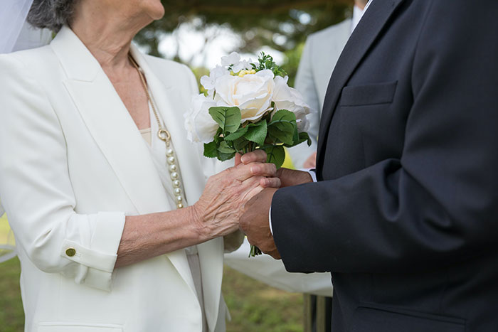 71 Y.O. Bride Accuses Granddaughter Of Upstaging Her, Internet Says She Needs A Reality Check 71 Y.O. Bride Accuses Granddaughter Of Upstaging Her, Internet Says She Needs A Reality Check