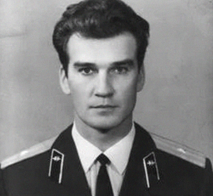 Someone Asks What's An Event In History That's So Ridiculous It Sounds Fake, And 35 People Deliver