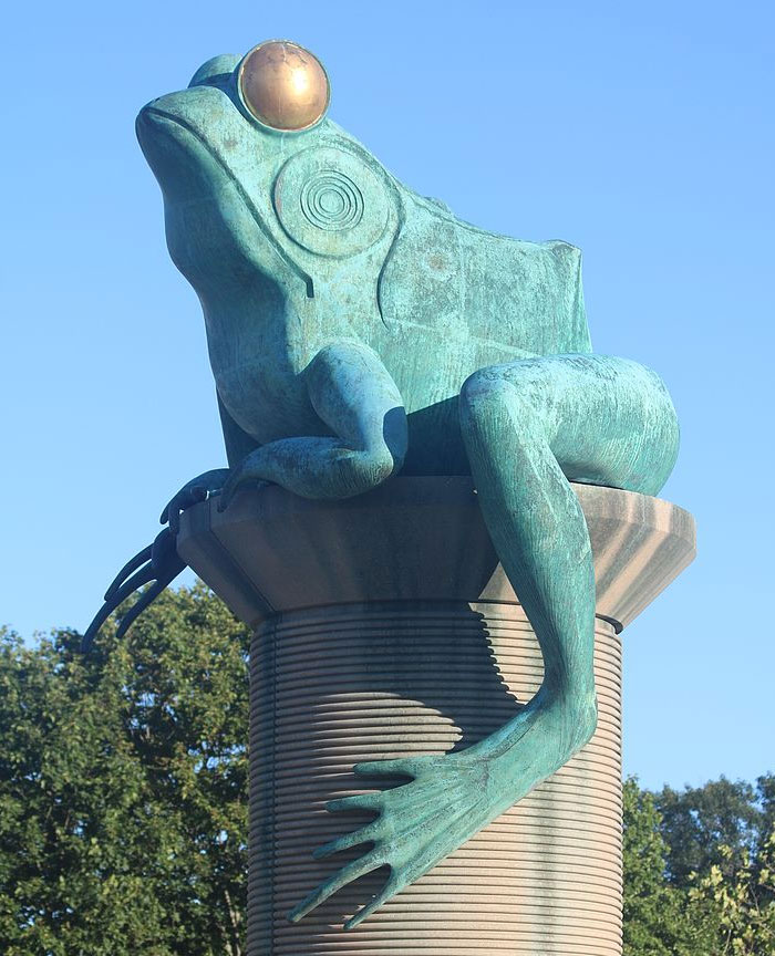 Someone Asks What's An Event In History That's So Ridiculous It Sounds Fake, And 35 People Deliver