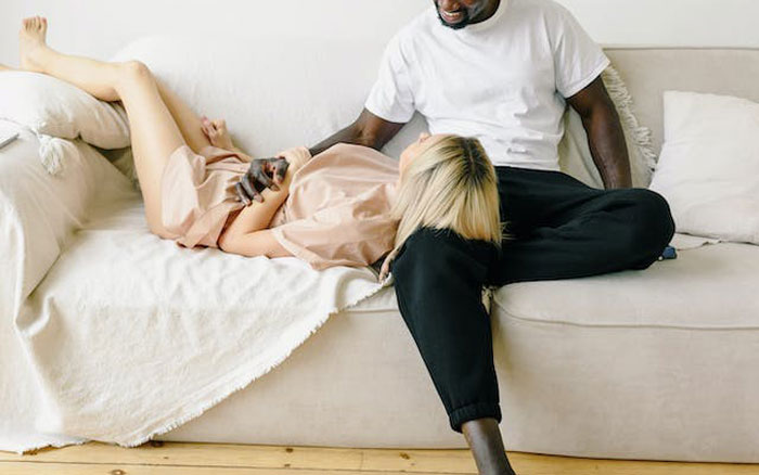 Guy Leaves Instead Of Waiting Around After Wife Bans Him From The Delivery Room, She's Furious Guy Leaves Instead Of Waiting Around After Wife Bans Him From The Delivery Room, She's Furious