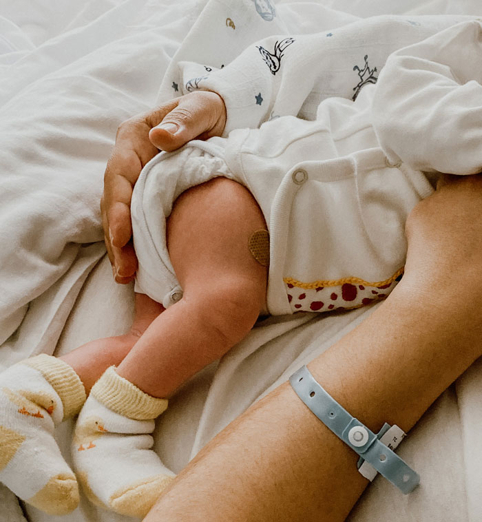 Guy Leaves Instead Of Waiting Around After Wife Bans Him From The Delivery Room, She's Furious Guy Leaves Instead Of Waiting Around After Wife Bans Him From The Delivery Room, She's Furious