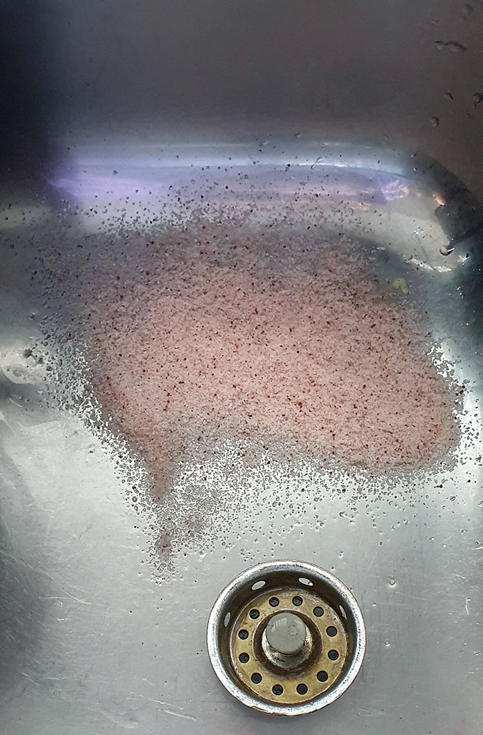 I Asked My Mom To Put The Remainining Salt In A Smaller Container, But She Dumped It All In The Sink. That's Almost 200g Of Salt That Could've Easily Lasted Me Another 2 Months