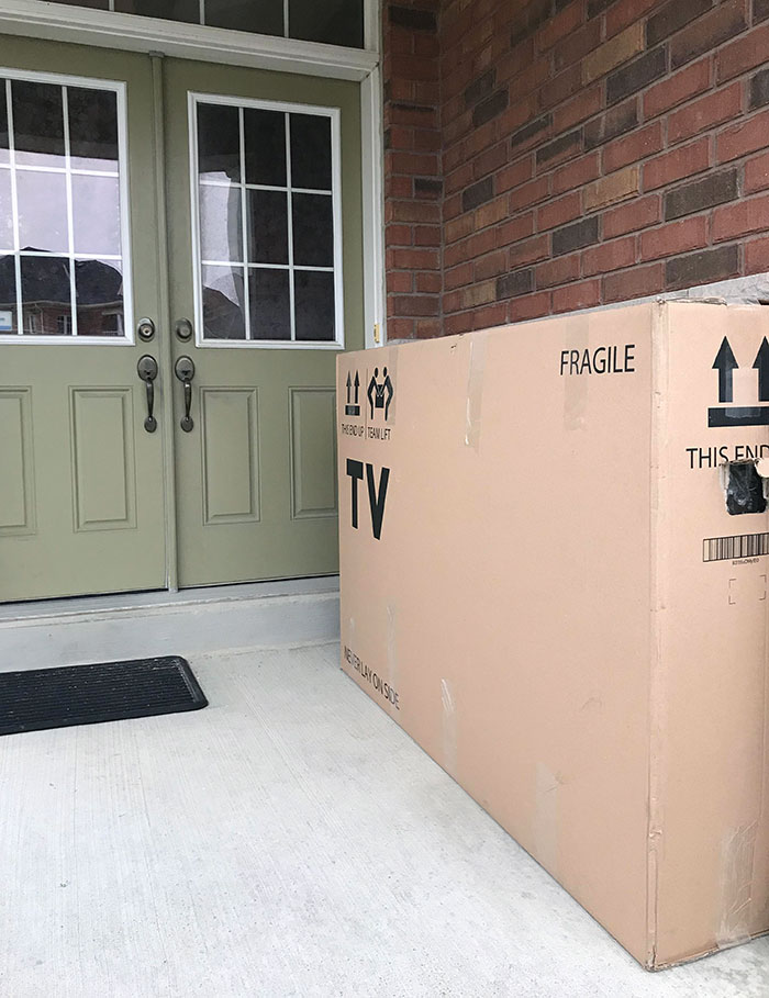 Delivery Guys Left A TV In Plain View Without Even Ringing The Doorbell