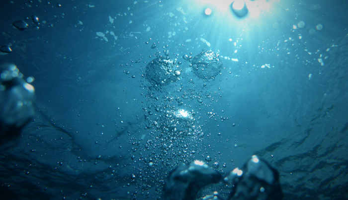 Bubbles underwater 