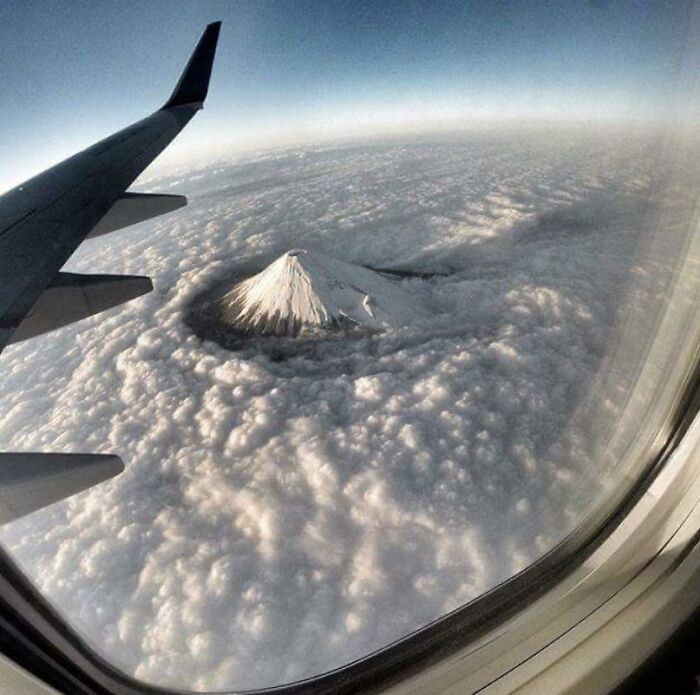 This Is How Mt. Fuji Cuts Through The Clouds