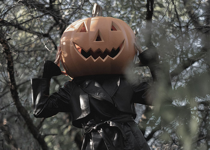 “Dressed As A Pumpkin”: Woman Kicks Out Halloween Party Guest Over Inappropriate Costume “Dressed As A Pumpkin”: Woman Kicks Out Halloween Party Guest Over Inappropriate Costume