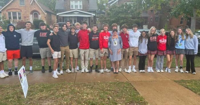 Teenagers Continue Tradition Of Breakfasts With Grandma After Their Friend Passes Away Teenagers Continue Tradition Of Breakfasts With Grandma After Their Friend Passes Away