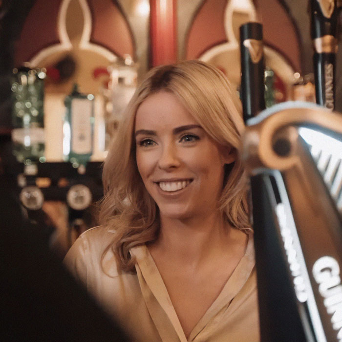 Pub Spends Only £700 To Highlight Loneliness And Becomes “This Year’s Best Christmas Ad” Pub Spends Only £700 To Highlight Loneliness And Becomes “This Year’s Best Christmas Ad”