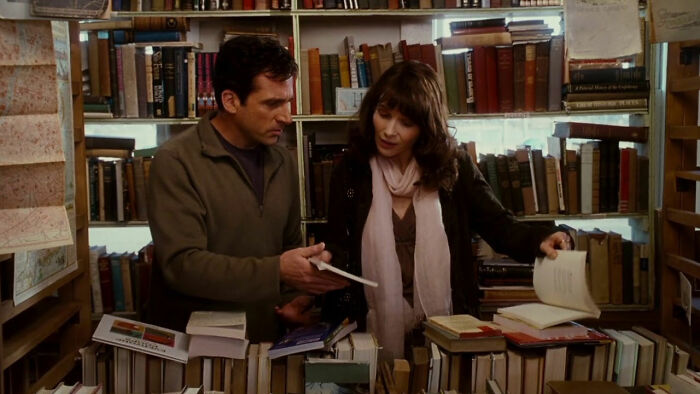 Dan and Marie meet at bookstore in Dan In Real Life