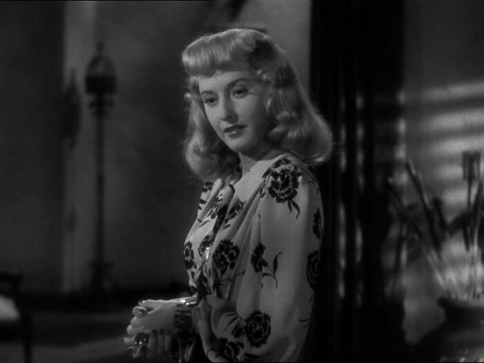Barbara Stanwyck looking in Double Indemnity