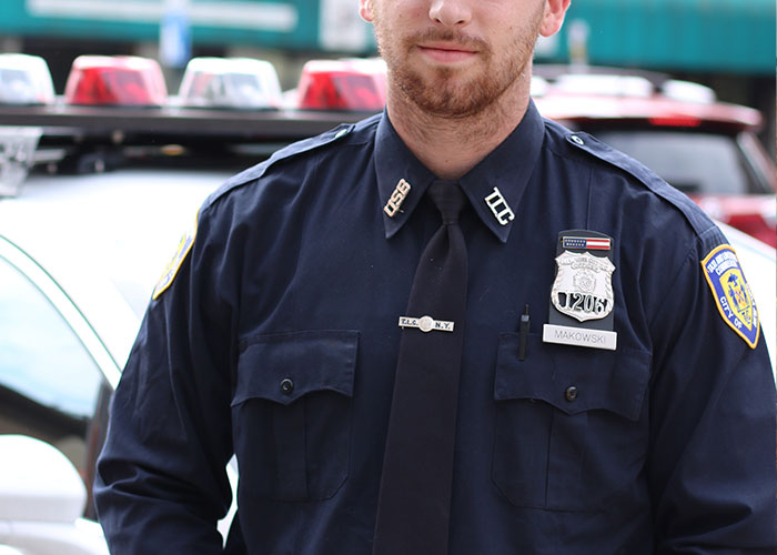 Neighbor Calls Police Because Of A Few Leaves, Regrets It After This Guy Gets Revenge Neighbor Calls Police Because Of A Few Leaves, Regrets It After This Guy Gets Revenge