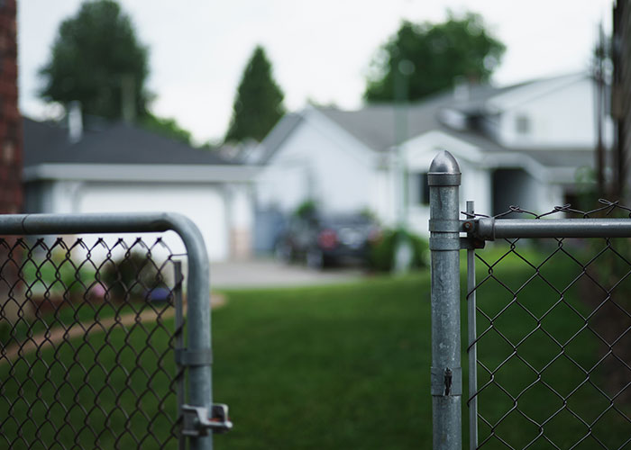 Neighbor Calls Police Because Of A Few Leaves, Regrets It After This Guy Gets Revenge Neighbor Calls Police Because Of A Few Leaves, Regrets It After This Guy Gets Revenge