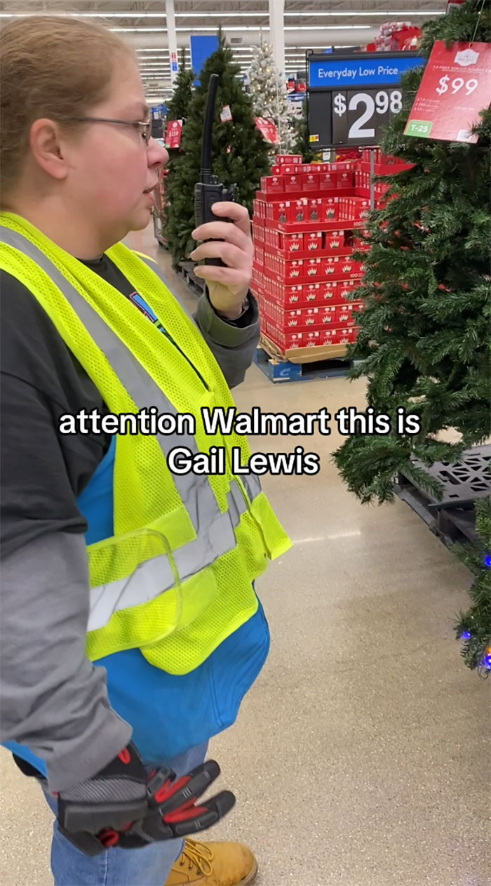 People Come Up With Hilarious Memes After Walmart Employee Quits Company, Speculate About New Job