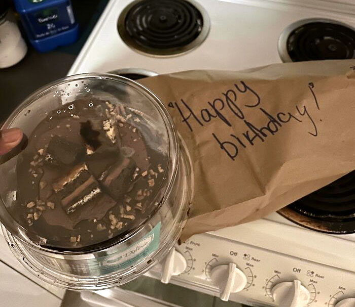 Paid 4 Extra Bucks On Uber Eats For A Happy Birthday Sign On The Birthday Cake And This Is What I Got