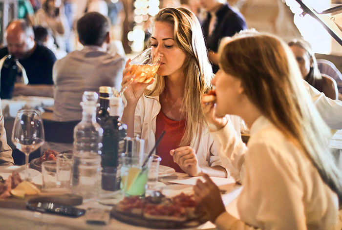 “Sorry Guys, It’s My Cheat Day”: Person Refuses To Appease Influencers At A Restaurant
