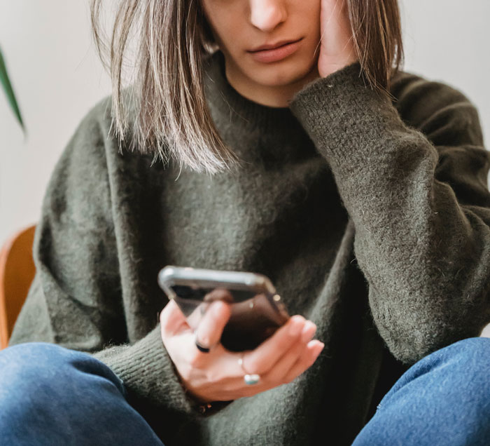 Husband Figures Out Wife Is Cheating During Their Trip, Gets His Revenge On The Long Flight Back Husband Figures Out Wife Is Cheating During Their Trip, Gets His Revenge On The Long Flight Back