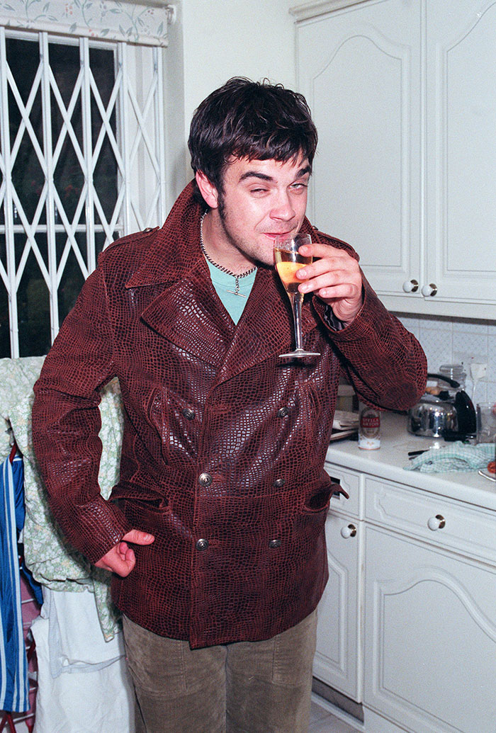 Robbie Williams Claims Rockstar Lifestyle From The 1990s Has Led To “Manopause” Robbie Williams Claims Rockstar Lifestyle From The 1990s Has Led To “Manopause”