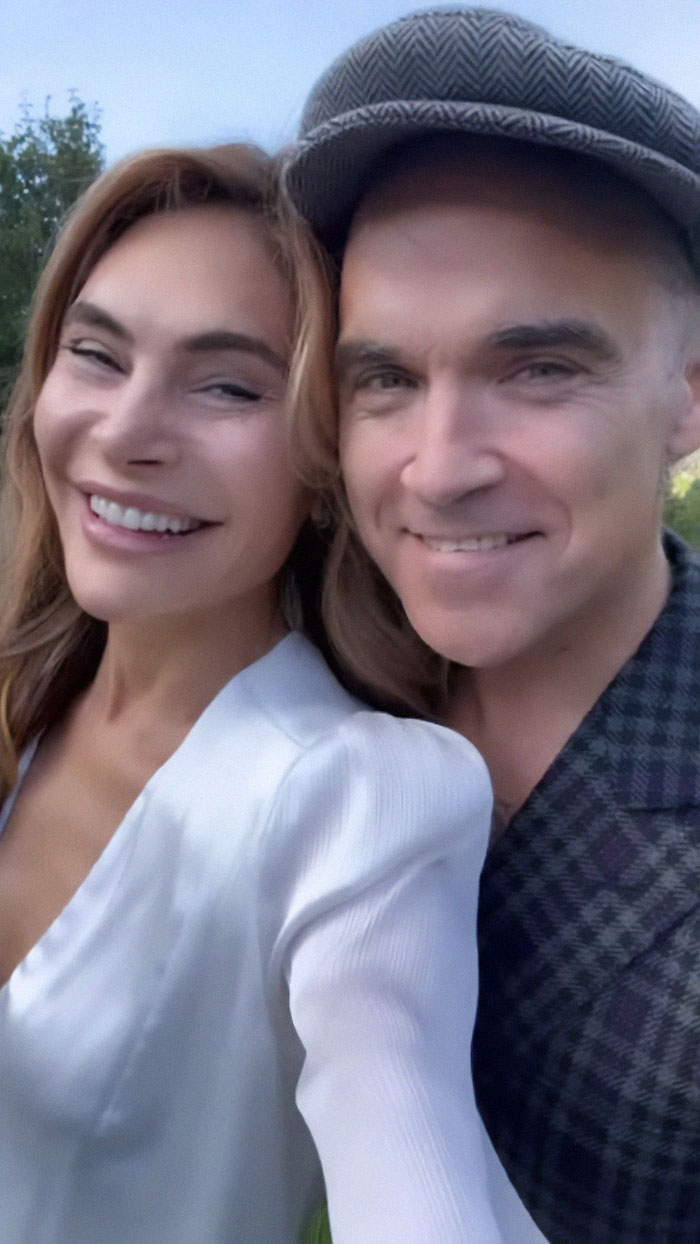 Robbie Williams Claims Rockstar Lifestyle From The 1990s Has Led To “Manopause” Robbie Williams Claims Rockstar Lifestyle From The 1990s Has Led To “Manopause”