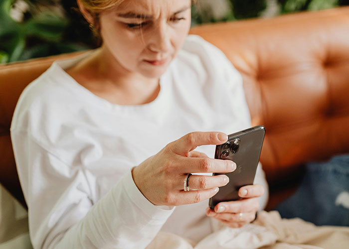 Woman Feels Guilty She Won't Be Able To Get Over Awful Proposal, People Tell Her To Run Woman Feels Guilty She Won't Be Able To Get Over Awful Proposal, People Tell Her To Run