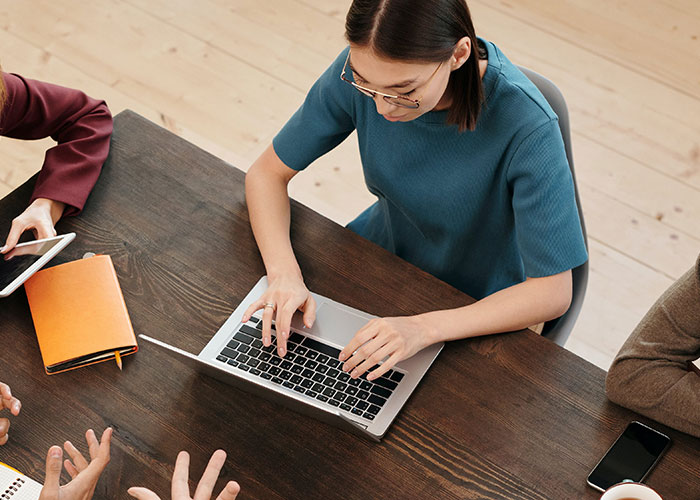 “Things Blew Up”: Secretary Takes Meticulous Notes Of Boss’s Every Word, Gets Her Fired “Things Blew Up”: Secretary Takes Meticulous Notes Of Boss’s Every Word, Gets Her Fired