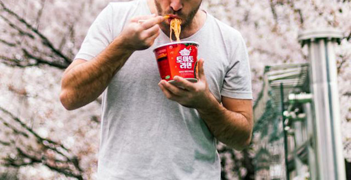 Parent Posts A Delusional Rant On FB After Their Son Eats Instant Noodles, Gets Destroyed Parent Posts A Delusional Rant On FB After Their Son Eats Instant Noodles, Gets Destroyed