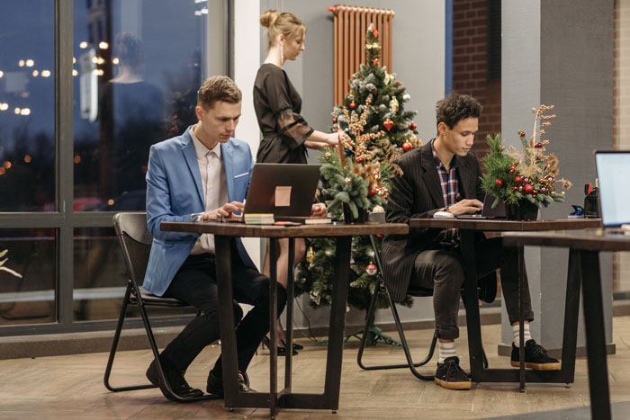 Employee Shares Their Frustration After Finding Out Company Doesn’t Pay For Christmas Break Employee Shares Their Frustration After Finding Out Company Doesn’t Pay For Christmas Break