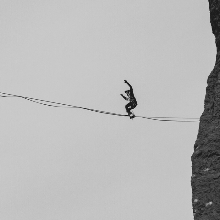 Man walking on the tightrope 