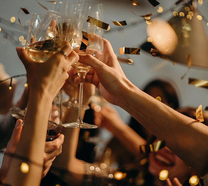 “Am I The Jerk For Last Minute Declining To Go To A Friend’s Dry Wedding On New Year’s Eve?” “Am I The Jerk For Last Minute Declining To Go To A Friend’s Dry Wedding On New Year’s Eve?”