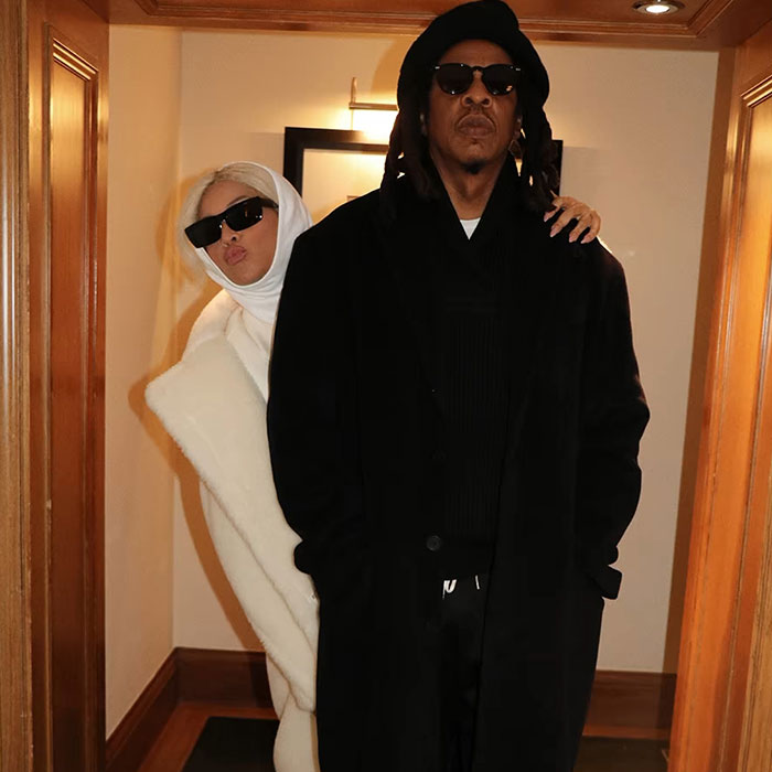 Beyoncé Stuns Fans With Close-Up Shot Amid Criticism For “Going White” Beyoncé Stuns Fans With Close-Up Shot Amid Criticism For “Going White”