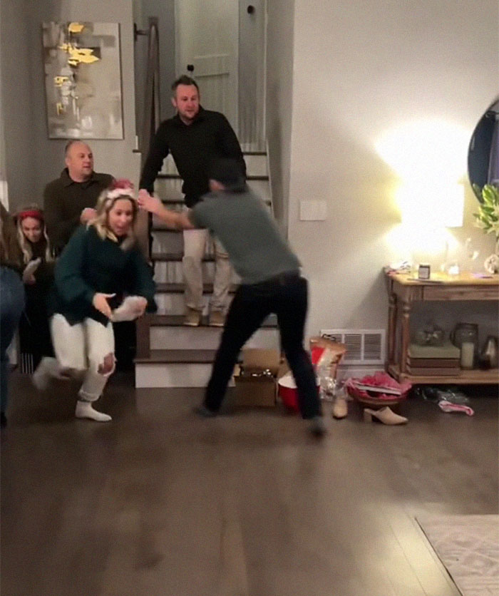 "Never Laughed So Hard": 13 Family Game Ideas For An Unforgettable Christmas Party