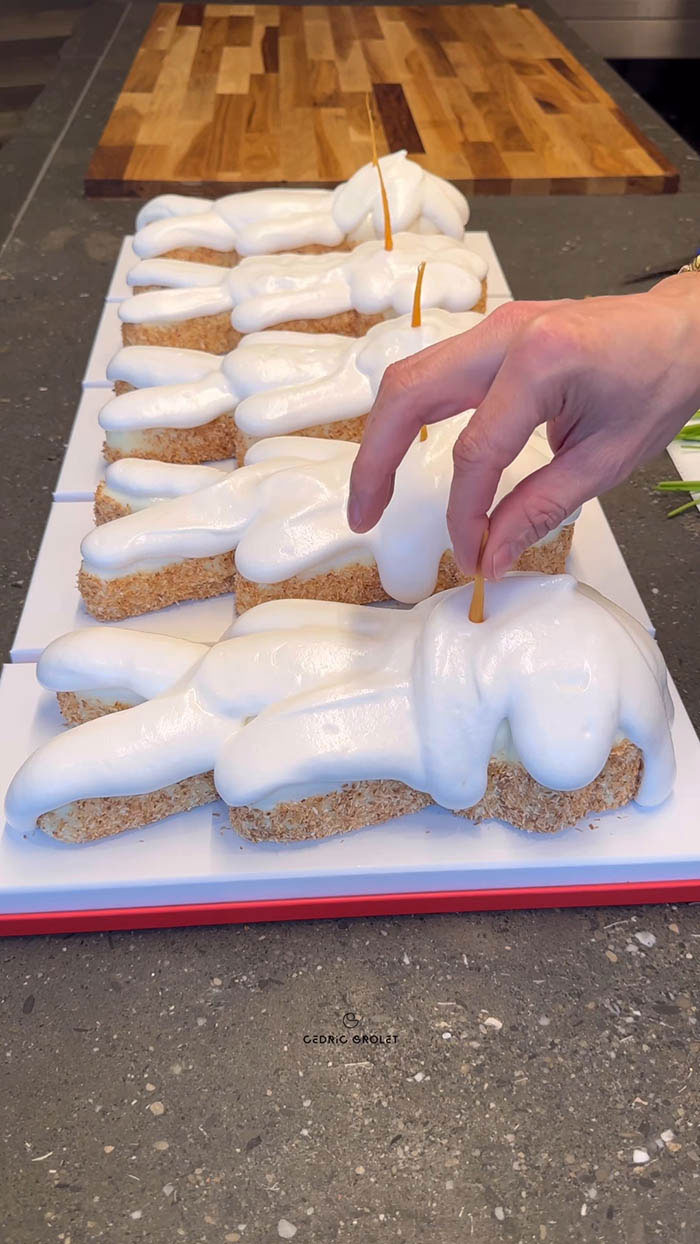 “The Balenciaga Of Pastry”: People Slam French Pastry Chef’s €95 “Snowman” Yule Log “The Balenciaga Of Pastry”: People Slam French Pastry Chef’s €95 “Snowman” Yule Log