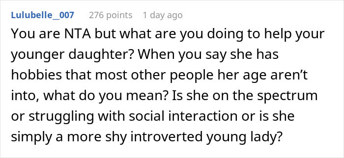 Dad Demands Daughter Invite Friendless Sister To Sit With Her At “Popular” Table, Mom Intervenes Dad Demands Daughter Invite Friendless Sister To Sit With Her At “Popular” Table, Mom Intervenes