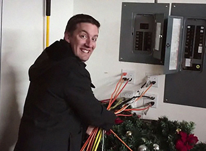 Christmas-Obsessed Lawyer Faces Disbarment Amidst Battle With Neighbors Christmas-Obsessed Lawyer Faces Disbarment Amidst Battle With Neighbors