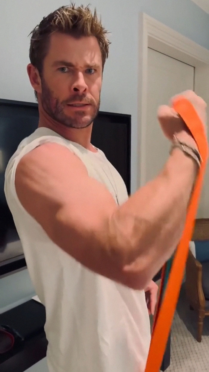 “Thor Vs Aquaman”: Chris Hemsworth And Jason Momoa Surprise Fans With Hilarious Exchange “Thor Vs Aquaman”: Chris Hemsworth And Jason Momoa Surprise Fans With Hilarious Exchange