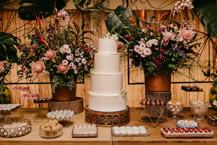 Bride Weeps At Reception As Her Vegetarian Friend Brought Her Own Food When She Wasn’t Catered For