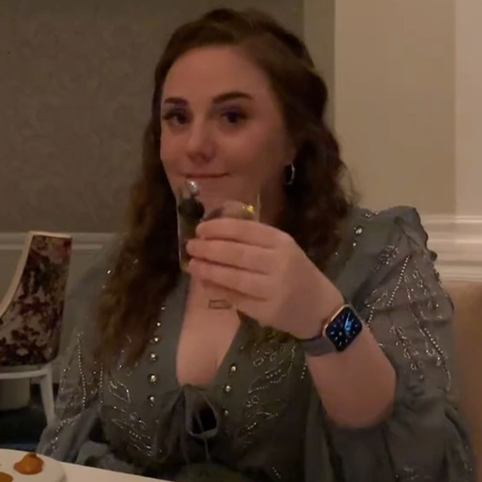 “I Was Called Poor 20 Times”: Woman Shows $2.5k Restaurant Bill For Dinner At Disney World “I Was Called Poor 20 Times”: Woman Shows $2.5k Restaurant Bill For Dinner At Disney World