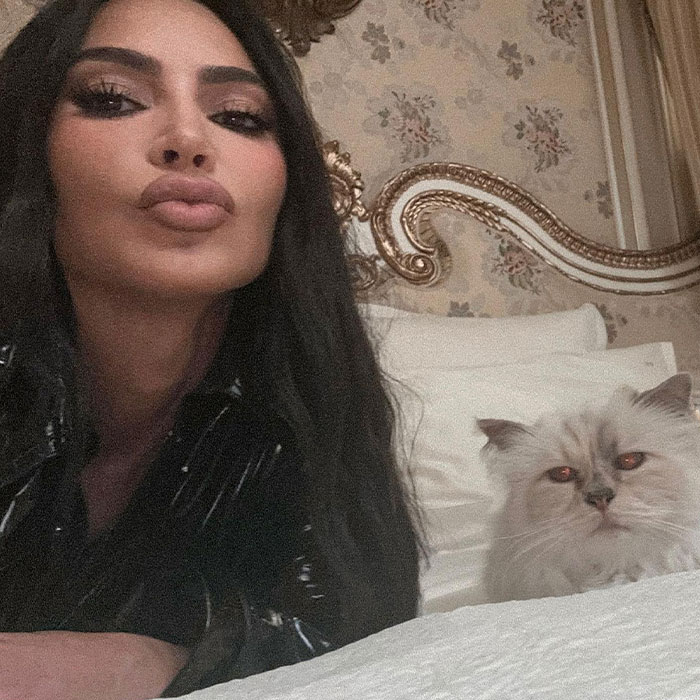 Bianca Censori Makes Heads Turn Again In Miami, Wearing A Tiny Silver String Ensemble With A Fake Cat Bianca Censori Makes Heads Turn Again In Miami, Wearing A Tiny Silver String Ensemble With A Fake Cat